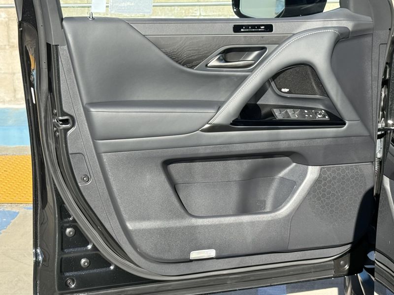 New 2026 Lexus LX 700h LuxuryImage 16