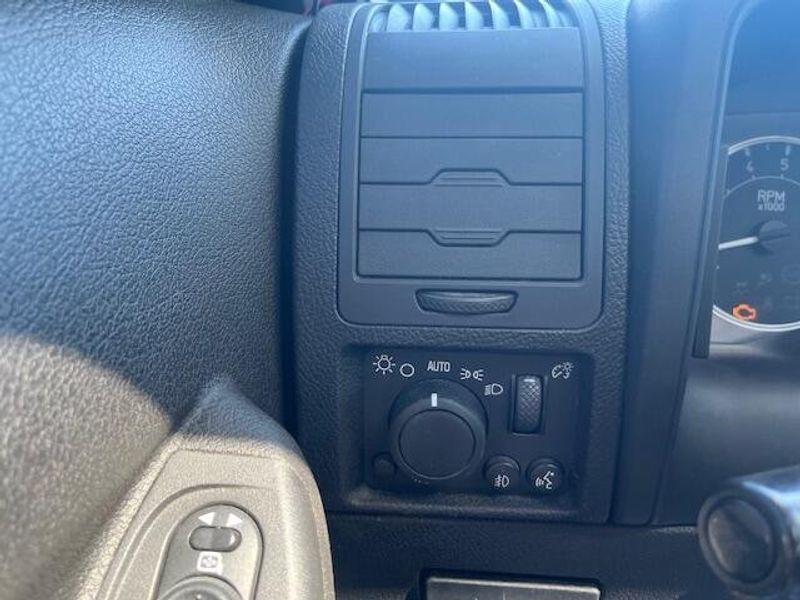 Used 2008 Hummer H3 SUV AlphaImage 4