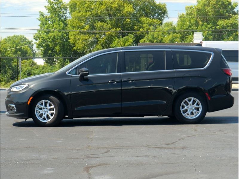 2023 Chrysler Pacifica Touring LImage 10