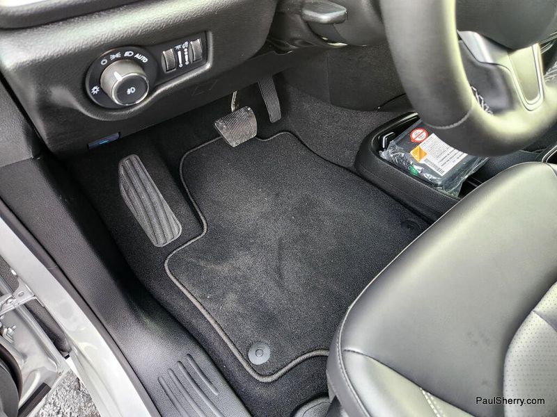 New 2026 Chrysler Pacifica Select