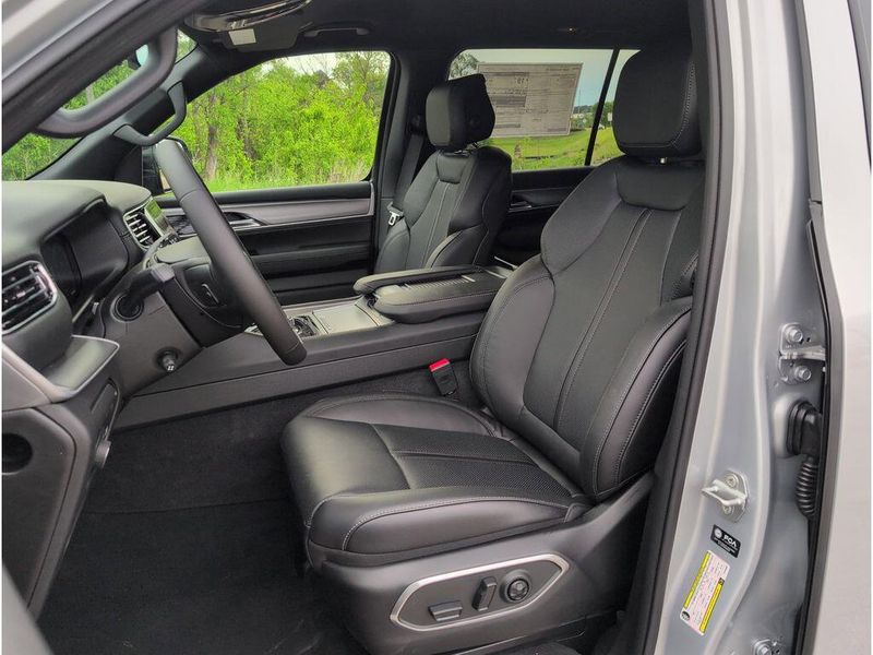2026 Jeep Grand Wagoneer 4x2Image 11