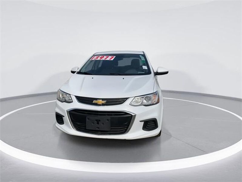 2020 Chevrolet Sonic LTImage 3