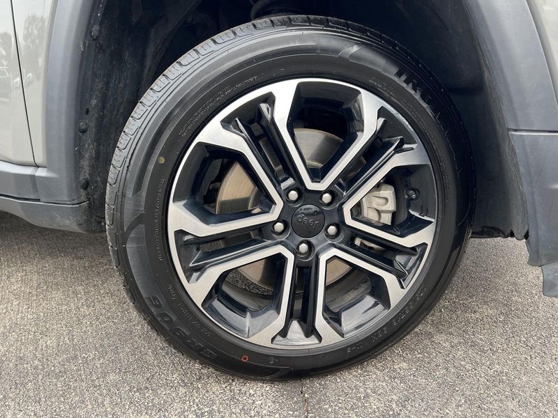 2023 Jeep Compass Limited photo 2