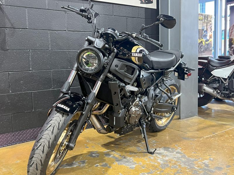 2025 Yamaha XSR700 Image 3
