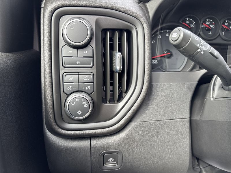 Used 2024 Chevrolet Silverado 2500HD CustomImage 26