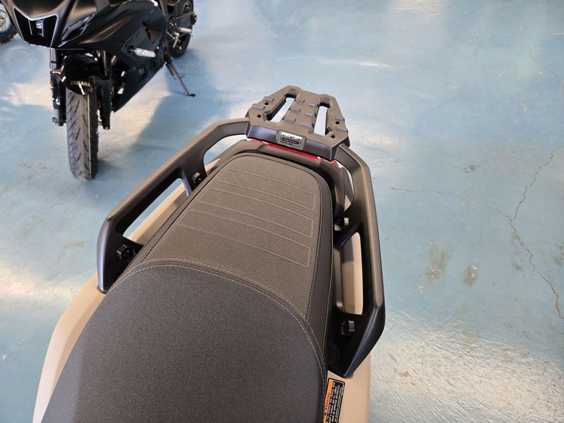 2025 Yamaha ZUMA 125 SAND GRAY Image 19