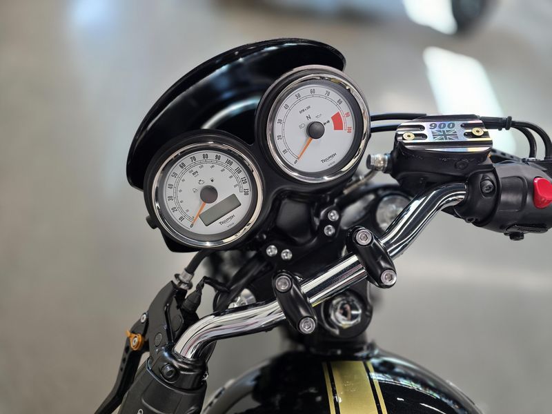 2015 Triumph THRUXTON 900 