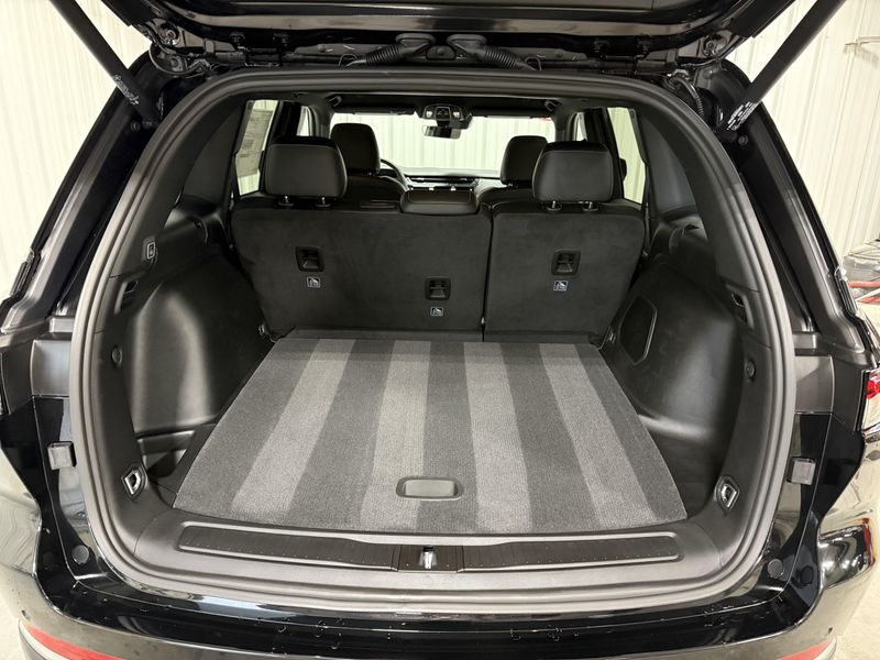 New 2027 Jeep Grand Cherokee Limited 4x4Image 5