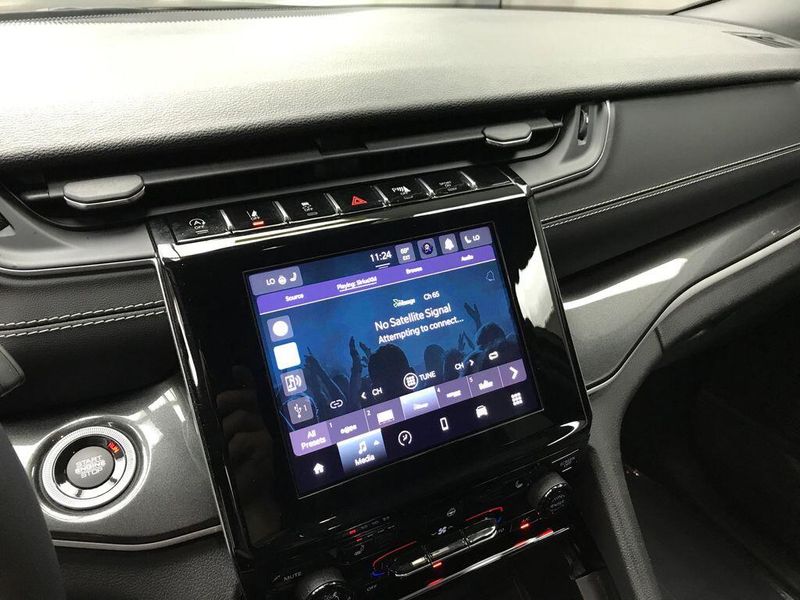 Used 2023 Jeep Grand Cherokee L AltitudeImage 7