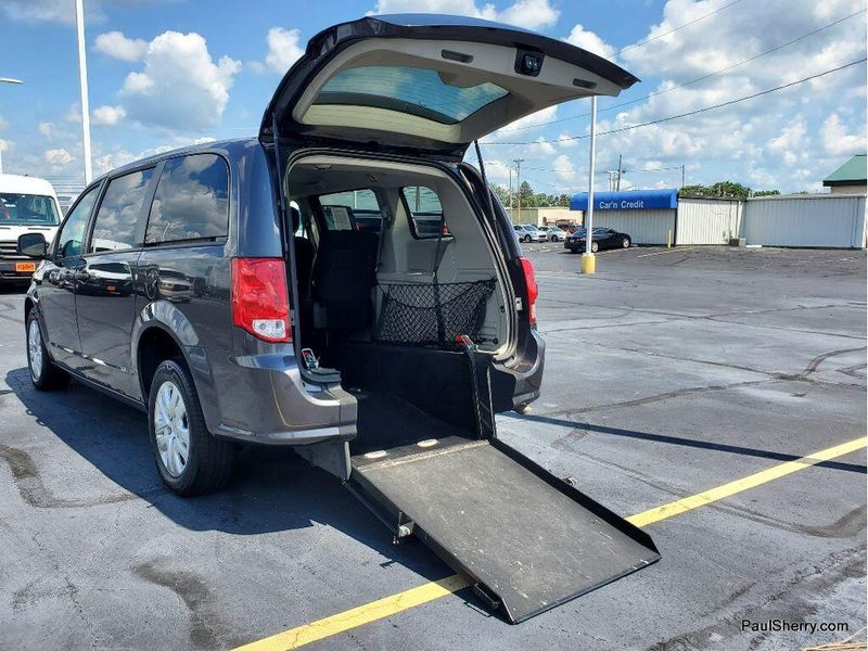 Used 2020 Dodge Grand Caravan SEImage 18