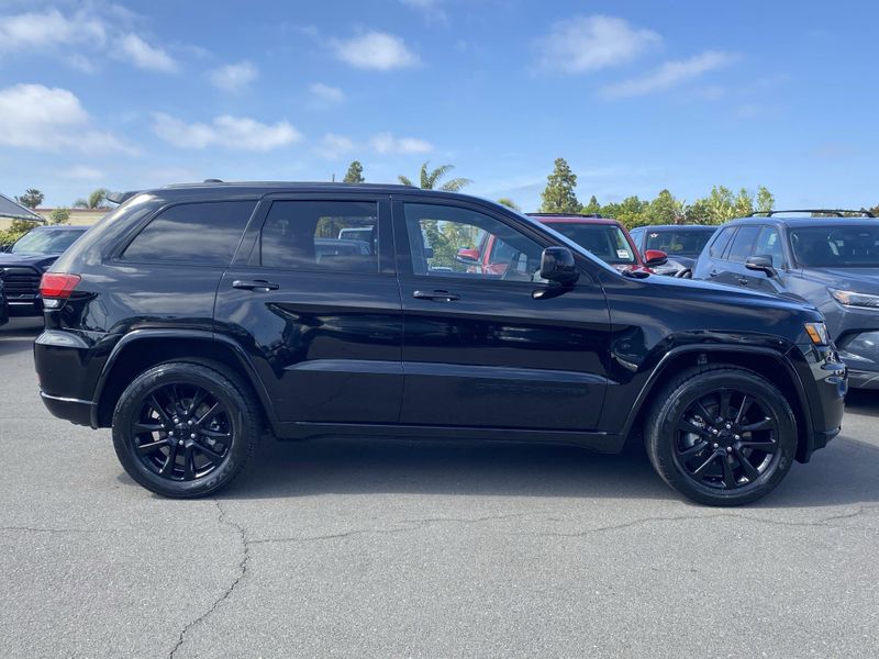 2017 Jeep Grand Cherokee AltitudeImage 3