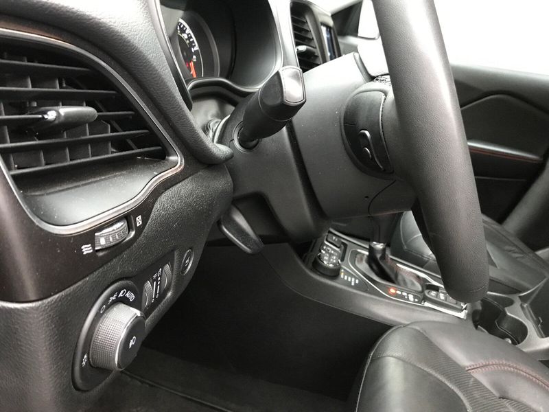 Used 2021 Jeep Cherokee TrailhawkImage 5