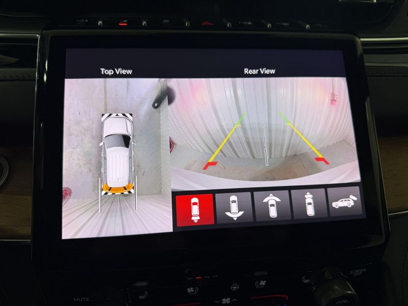 Used 2025 Jeep Grand Cherokee L Summit ReserveImage 14