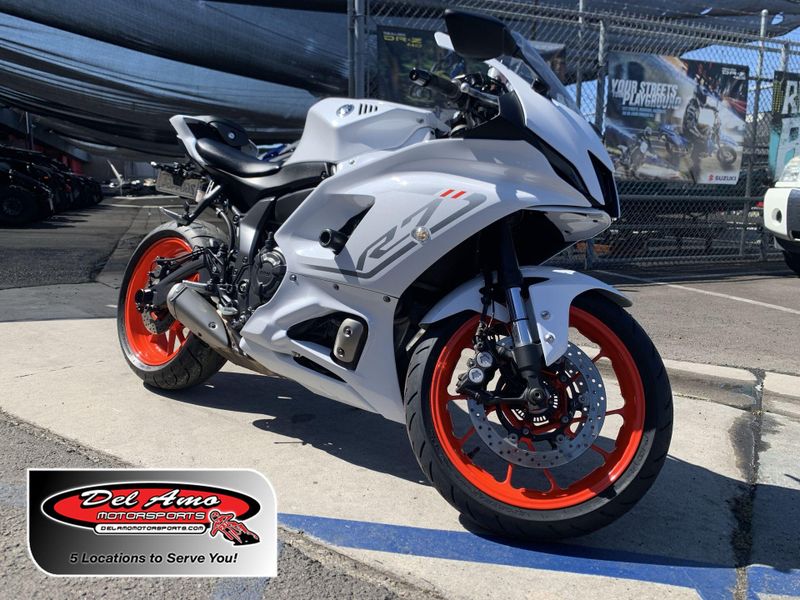 Used 2023 Yamaha YZF-R7 CA Image 1