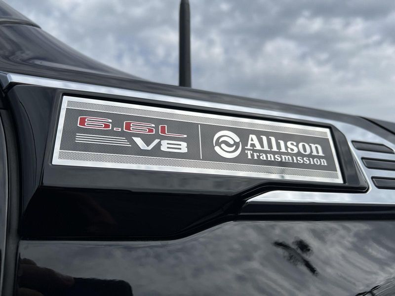 2025 Gmc Sierra HD Denali photo 3