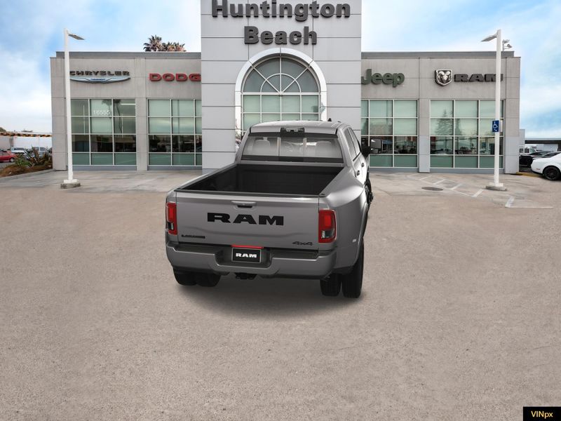 2025 RAM 3500 Laramie Crew Cab 4x4 DuallyImage 14