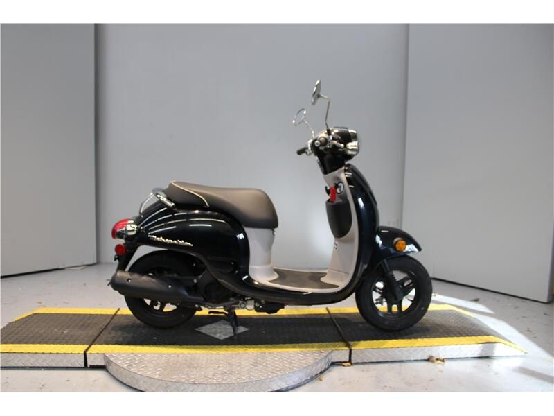 2013 Honda Metropolitan Image 1