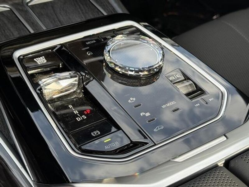 Used 2025 BMW 7 Series 760i xDriveImage 27