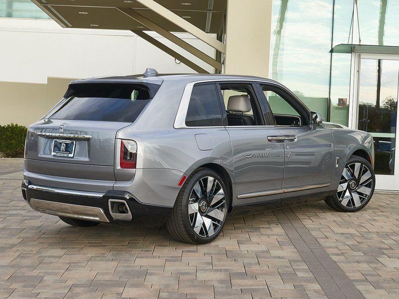 New 2026 Rolls-Royce Cullinan Image 2