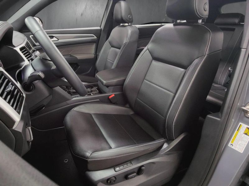 Used 2022 Volkswagen Atlas Cross Sport SEL AWD w/Sunroof/NavImage 16