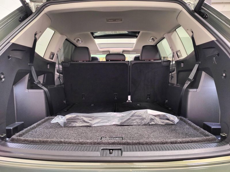 Used 2025 Volkswagen Atlas Peak Edition AWD w/SunroofImage 17