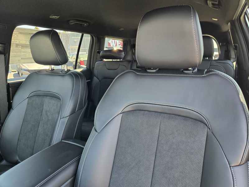 New 2026 Jeep Grand Cherokee L Laredo Altitude 4x4