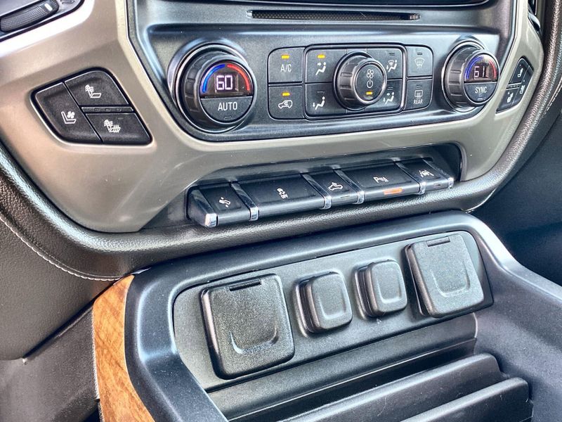 Used 2018 Chevrolet Silverado 1500 High CountryImage 34