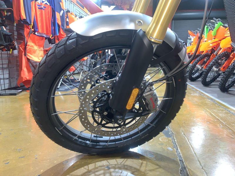 New 2025 Triumph SCRAMBLER 1200 XE Image 10