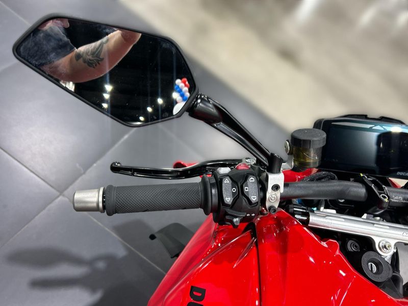 New 2025 Ducati STREETFIGHTER V4 S 3G Image 22