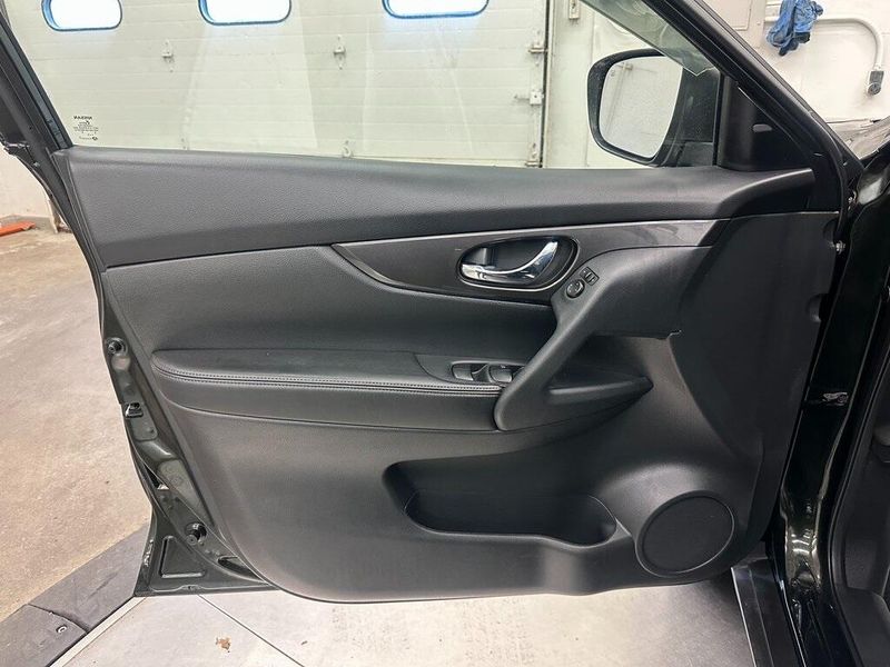 2020 Nissan Rogue SVImage 19
