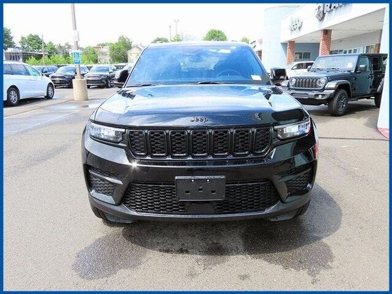 2024 Jeep Grand Cherokee Altitude XImage 3