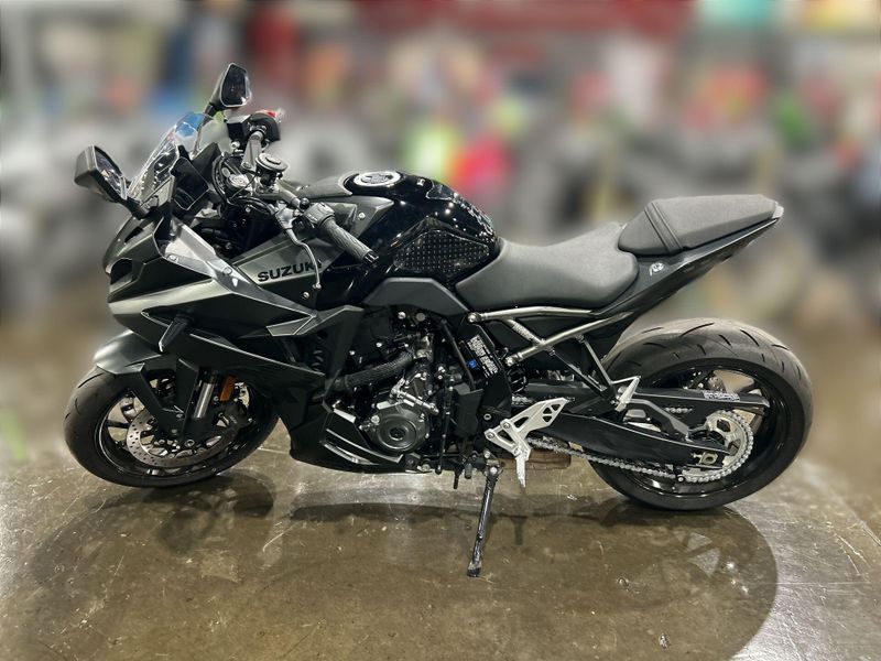 Used 2025 Suzuki GSX-8R Image 18