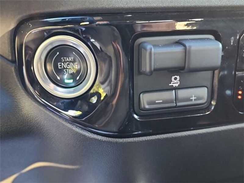 Used 2023 Chevrolet Silverado 1500 RSTImage 17