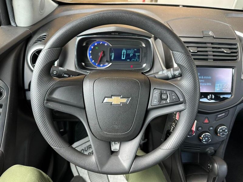 2016 Chevrolet Trax LS photo 2