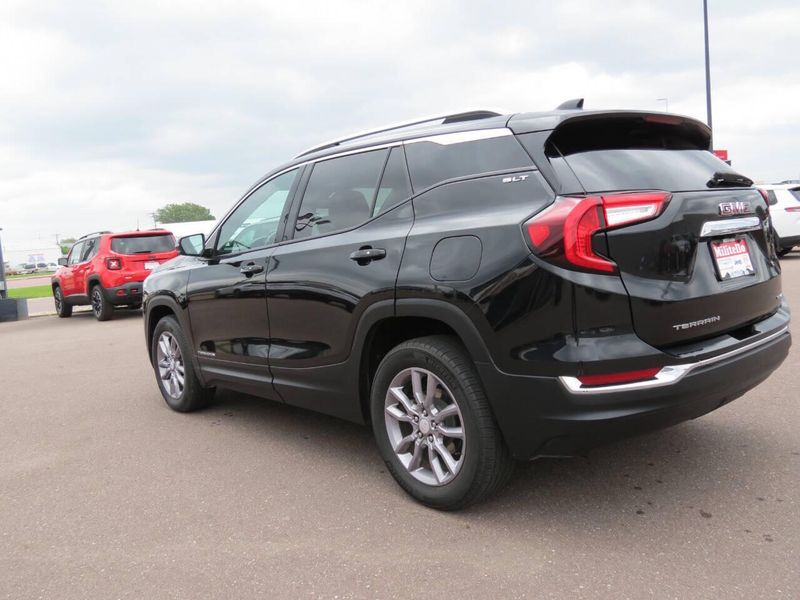 Used 2023 GMC Terrain SLT AWD 4dr SUVImage 4