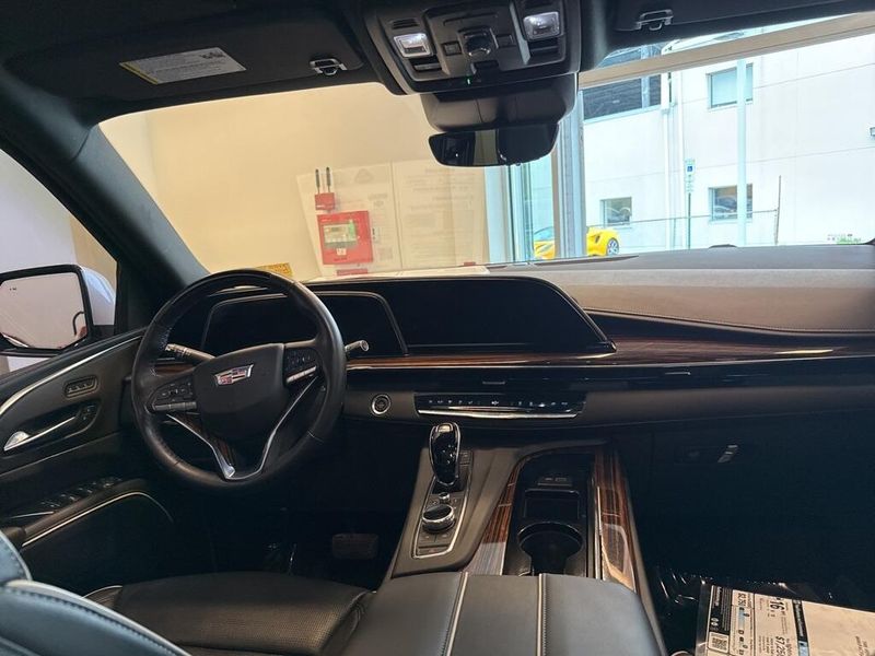 2022 Cadillac Escalade Premium Luxury