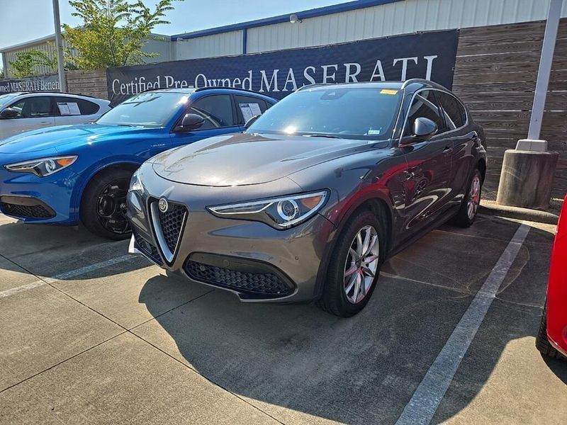 Used 2018 Alfa Romeo Stelvio TiImage 1