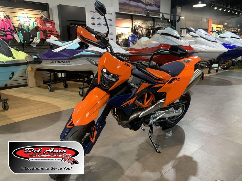 New 2026 KTM 690 SMC R Image 1