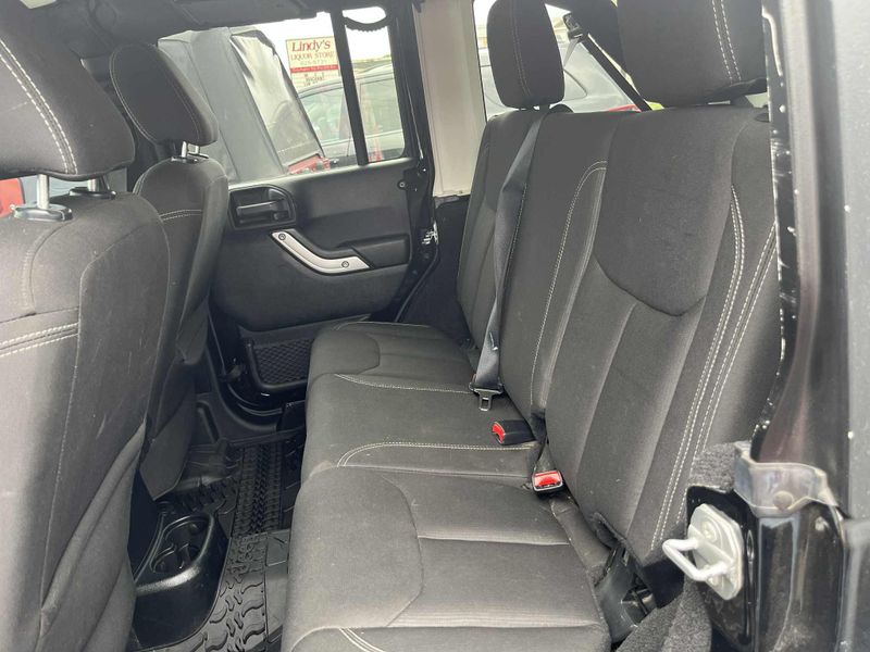 Used 2016 Jeep Wrangler Unlimited Image 15