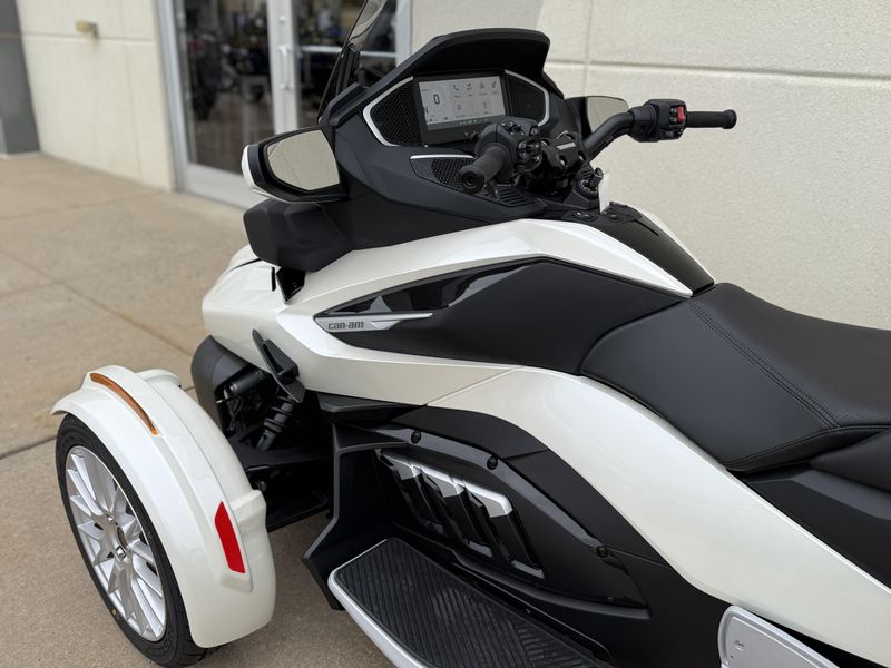 2026 Can-Am SPYDER RT LIMITEDImage 9