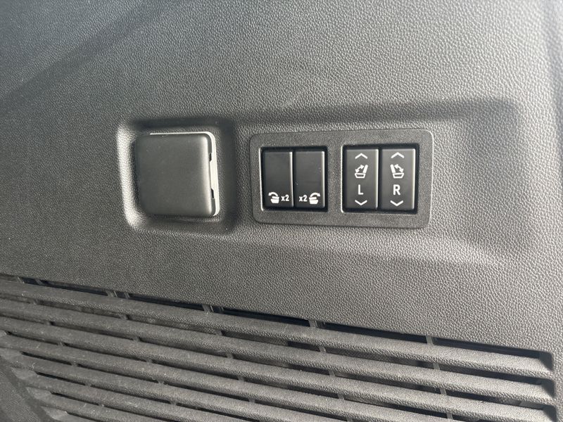 Used 2022 Chevrolet Suburban Z71Image 12
