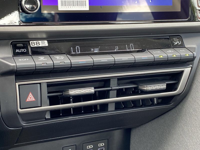 2025 Toyota Camry LEImage 17