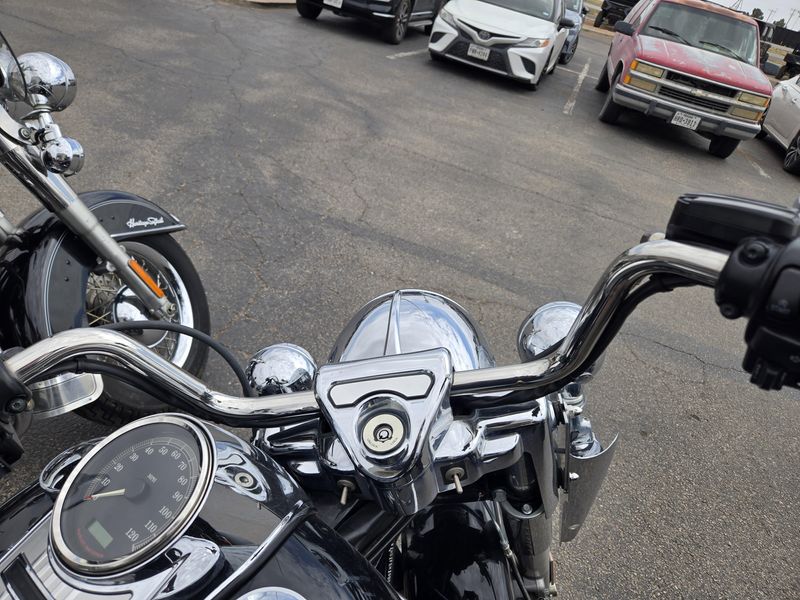 USED 2013 HARLEY ROAD KING Image 16