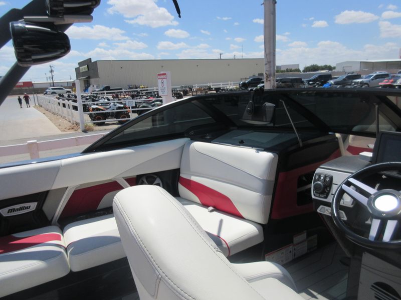 USED 2017 MALIBU WAKESETTER 22MXZ Image 19