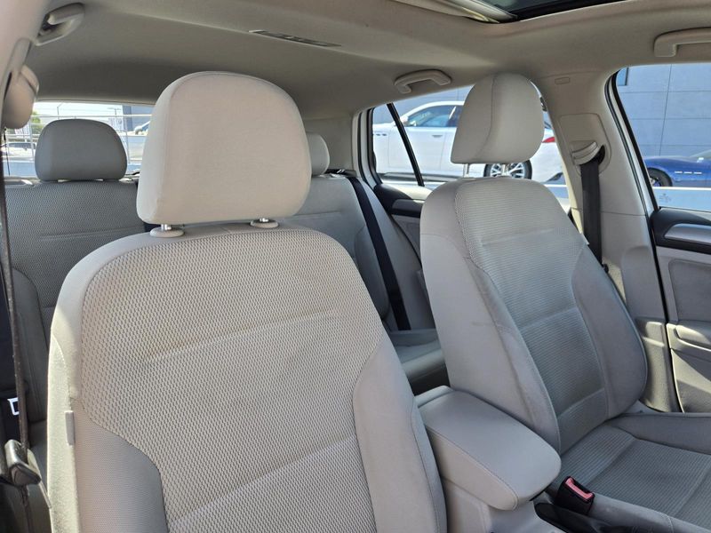 Used 2016 Volkswagen Golf 4dr HB Auto TSI S w/Sunroof