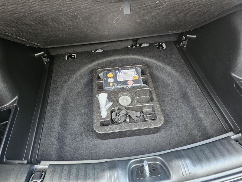 Used 2023 Jeep Compass SportImage 17