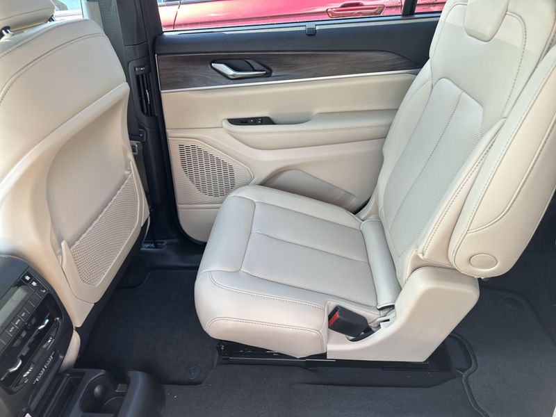 2025 Jeep Grand Cherokee Limited photo 19