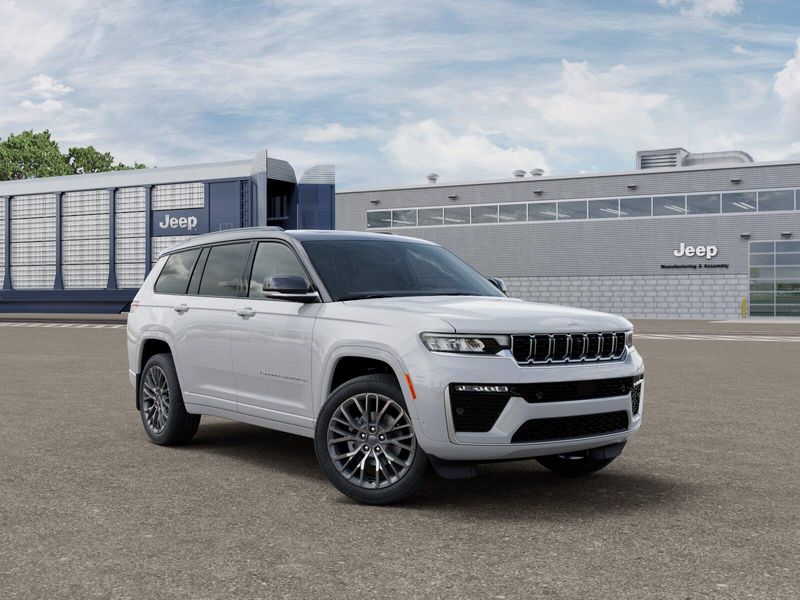 New 2026 Jeep Grand Cherokee L Summit 4x4Image 3
