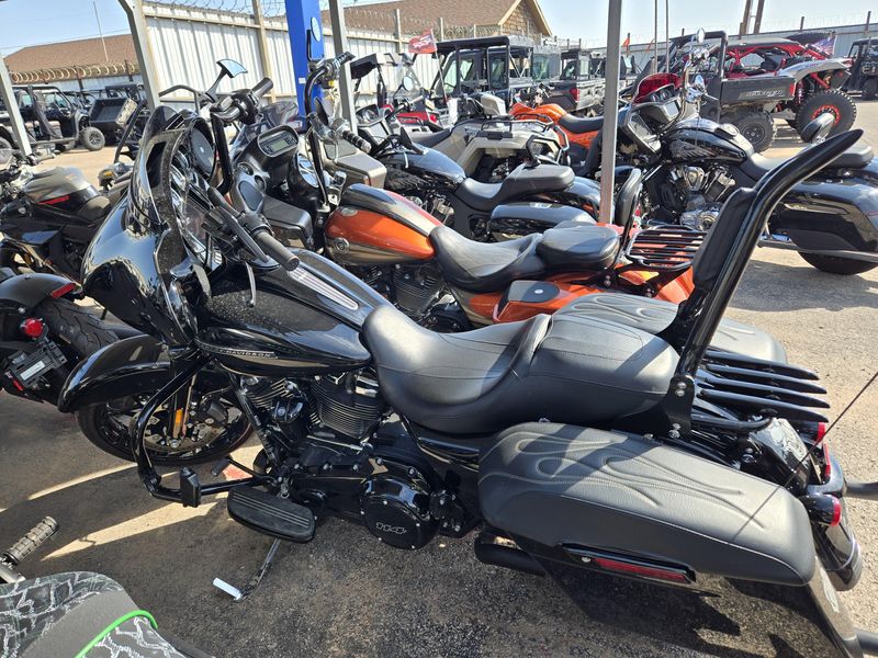 USED 2020 HARLEY STREET GLIDE SPECIAL Image 3