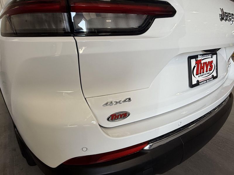 Used 2023 Jeep Grand Cherokee L LimitedImage 5